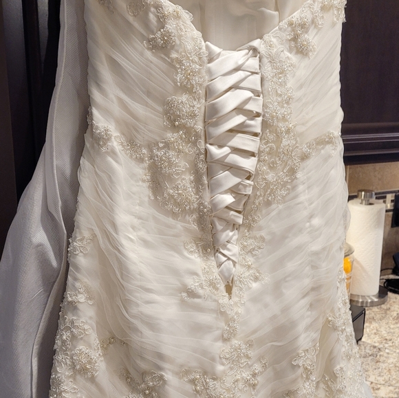 Maggie soterro wedding dress - Picture 2 of 8